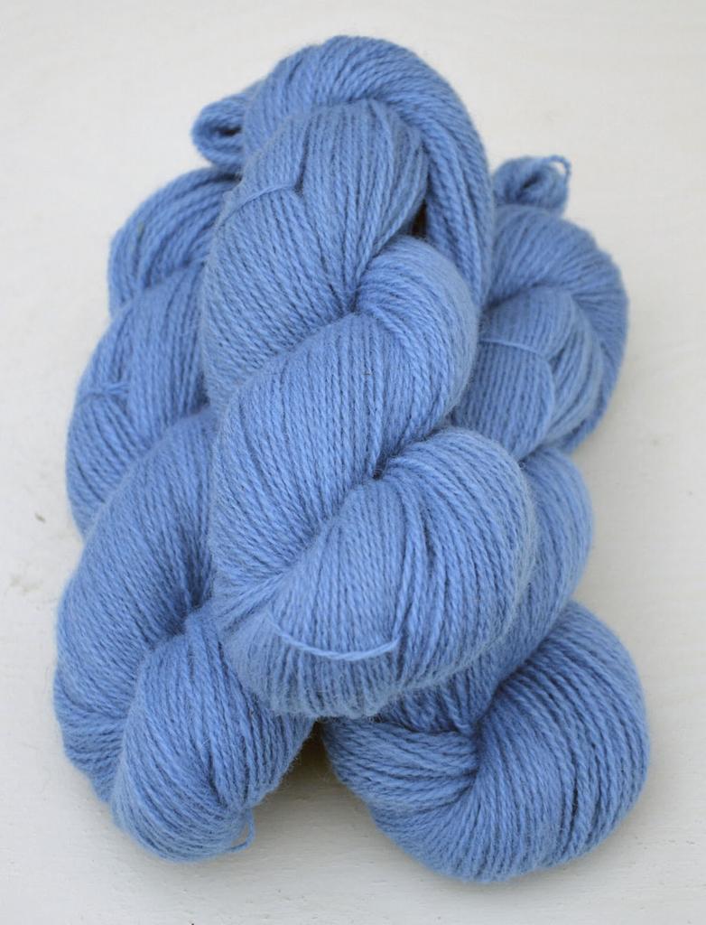 Ullcentrum 6-2-4151 Himmelblau auf weißer Wolle Ullcentrum 6-2-4151 Himmelblau auf weißer Wolle