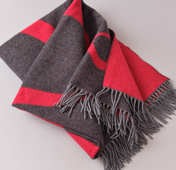 Merino Wolldecke "die Liebe" mit Herzen 130 cm x 200 cm