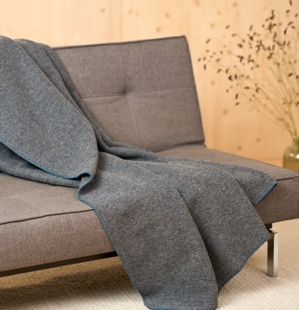 Merino Wolldecke "die Optimale" (Supra) 150 cm x 220 cm - dunkelgrau (blau gekettelt)