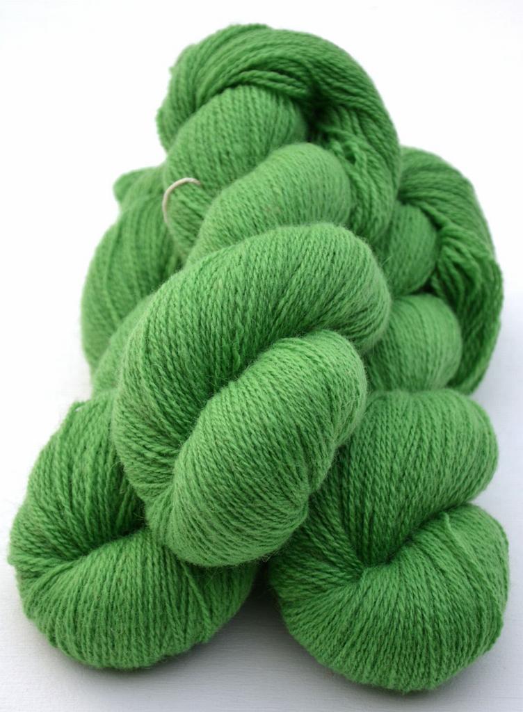 Ullcentrum 6-2-3101 gron-pa-vit Pea Green on White Ullcentrum 6-2-3101 gron-pa-vit Pea Green on White