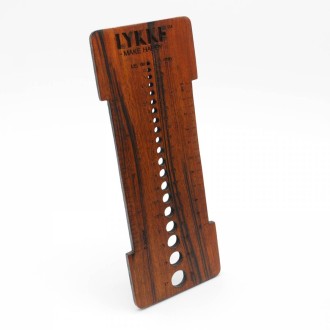 LYKKE Rosewood Needle Sizer and Gauge Tool (Nadelschablone / Nadelmaß)