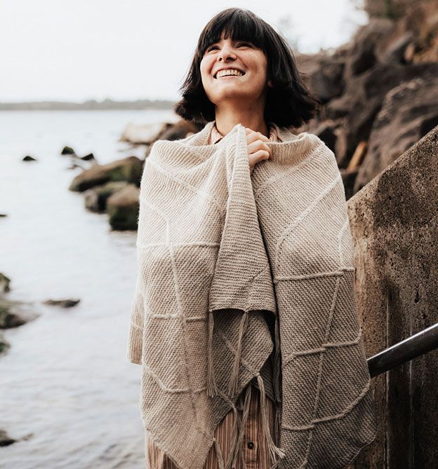 Laine 27062_Strickbuch_Salt_anda_Timber_Stola
