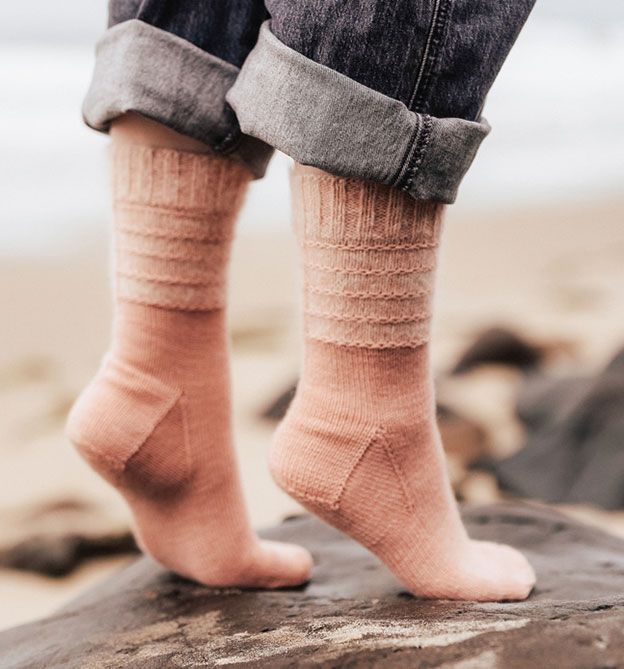 Laine 27062_Strickbuch_Salt_and-Timber_Socks